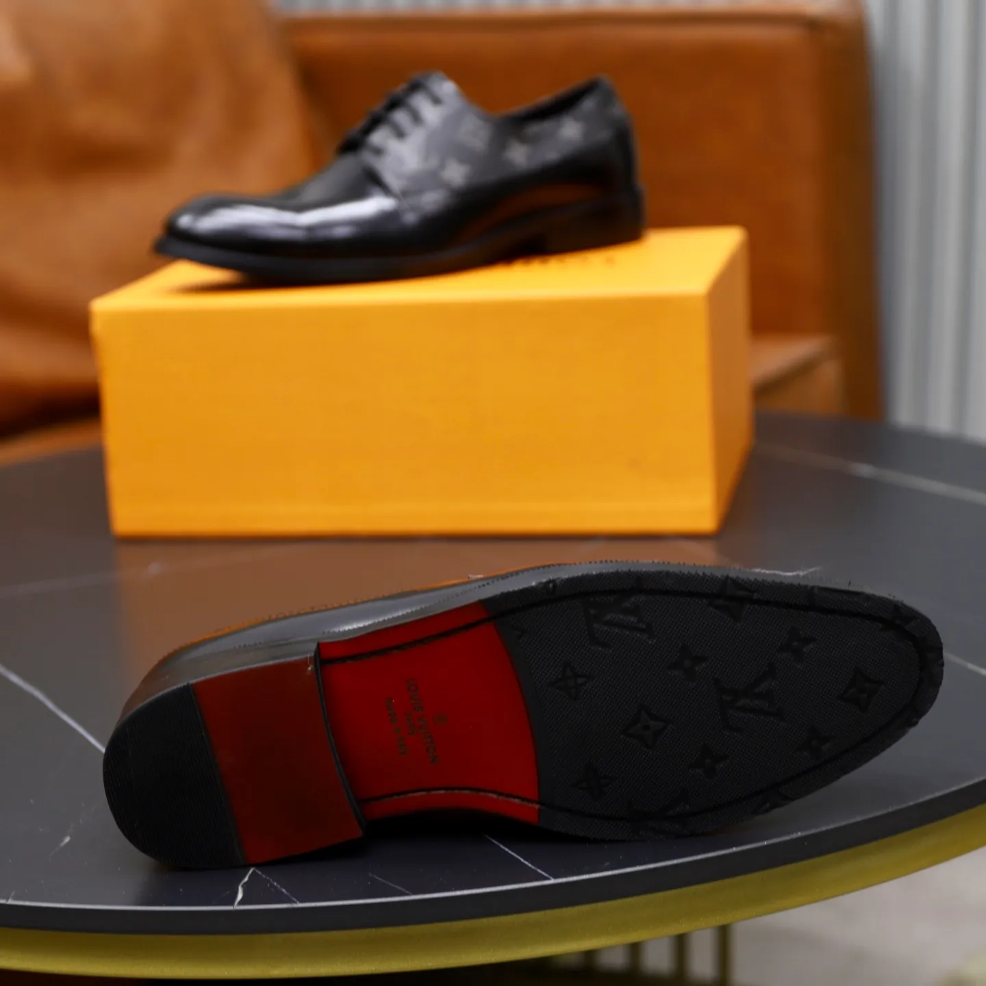 Ex-factory price: 500💰🙅‍♂️🙅‍♂️🙅‍♂️ Brand: LV Louis Vuitton Standard code: Men's size 38-44 (45 can be customized) Grade: Same style as the official website Original order quality Material: Original cowhide surface Comfortable sheepskin lining Original outsole Style category: Men's fashionable casual leather shoes Distinguished big-name luxury elements Top luxury Color: actual picture color